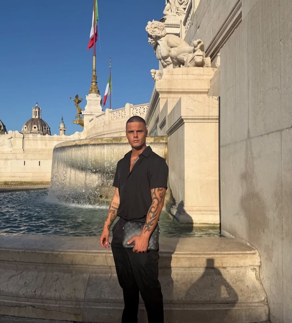 Jason in Rome, Piazza Venezia